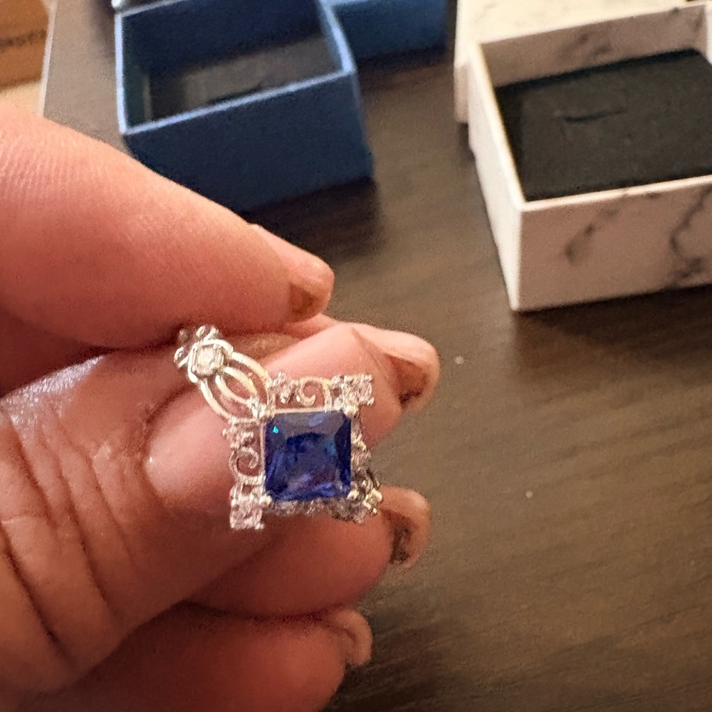 Silver Filigree Ring with Blue-Purple Center Stone - Picture 4 of 4